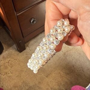 Elegant Pearl and Crystal Bracelet